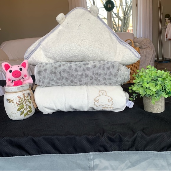 (2) Baby GAP Blankets & (1) Pottery Barn Baby Blanket - Picture 2 of 12